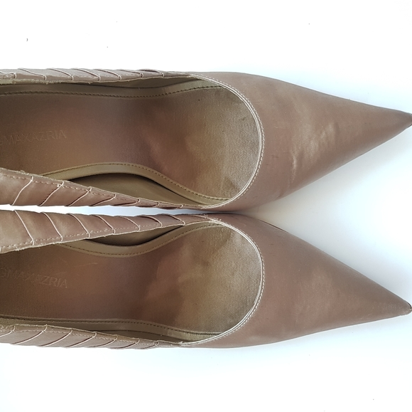 BCBG pointed toe NUDE pleated satin heel - Picture 3 of 5